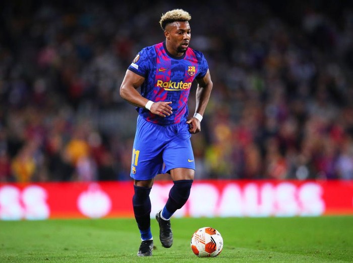 BARCELONA, SPAIN - FEBRUARY 17: Adama Traore of FC Barcelona runs with the ball during the UEFA Europa League Knockout Round Play-Off Leg One match between FC Barcelona and SSC Napoli at Camp Nou on February 17, 2022 in Barcelona, Spain. (Photo by Eric Alonso/Getty Images)