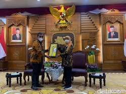 Pengamat Sebut Keris Sekjen Gerindra ke Khofifah Bentuk Lamaran dari Prabowo