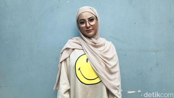 Ayu Aulia Dulu Seksi Kini Berhijab Usai Coba Bunuh Diri