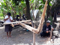 Menengok Pembuatan Singgasana Para Bajingan di Bantul