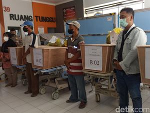 5 Jenazah Korban Bus Tertabrak KA di Tulungagung Diserahkan ke Keluarga 5 Jenazah Korban Bus Tertabrak KA di Tulungagung Diserahkan ke Keluarga