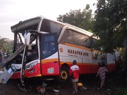 Bus Tertabrak Kereta Api Tewaskan 4 Orang di Tulungagung Angkut Wisatawan