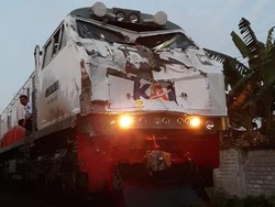 Ini Penampakan Moncong Lokomotif Usai Tabrak Bus di Tulungagung