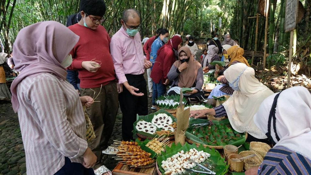 Dua Tahun Tutup Akibat COVID-19, Pasar Papringan Kembali Dibuka Dua Tahun Tutup Akibat COVID-19, Pasar Papringan Kembali Dibuka