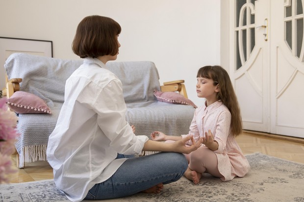 Olahraga dan meditasi bisa jadi kegiatan seru dalam bonding sekaligus menyehatkan untuk ibu dan anak