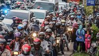 Ampun! Jalur Wisata Puncak Padat Banget