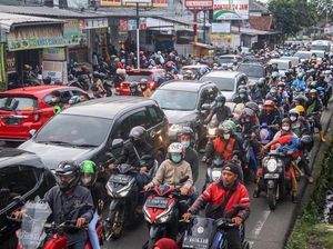 Horor Macet Belasan Jam di Puncak, Kemenkes: Omicron Masih Ada!