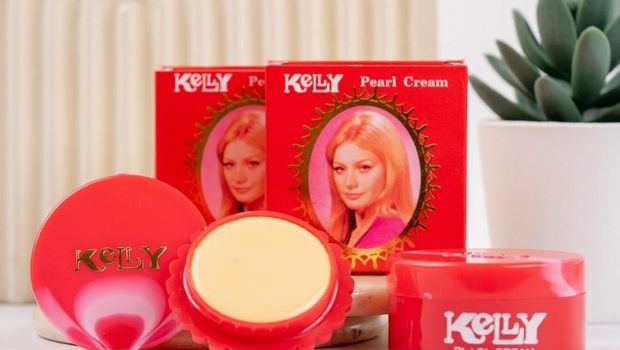 kumpulan kosmetik jadul untuk ciptakan makeup natural sewajah