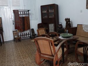 Cerita Warga Sukabumi Jadi Kolektor Ribuan Barang Antik, Apa Alasannya? Cerita Warga Sukabumi Jadi Kolektor Ribuan Barang Antik, Apa Alasannya?