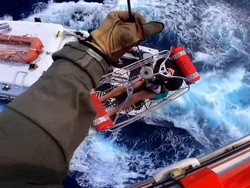 Detik-detik Menegangkan, Saat Korban Gigitan Hiu Diselamatkan Helikopter