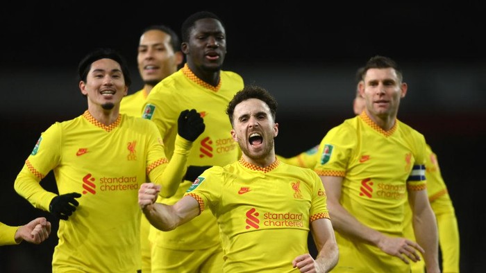 LONDON, ENGLAND - JANUARY 20: Diogo Jota of Liverpool celebrates his second goal during the Carabao Cup Semi Final Second Leg match between Arsenal and Liverpool at Emirates Stadium on January 20, 2022 in London, England. (Photo by Mike Hewitt/Getty Images)
