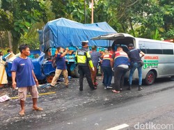 Pikap Muat Ikan Tabrak Truk di Banyuwangi, 1 Orang Tewas