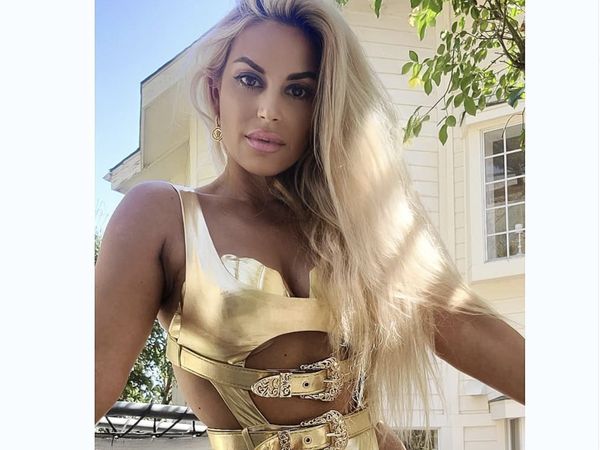 7 Foto Wanita yang Terobsesi Pamela Anderson, Rela Oplas Dada Rp 200 Juta