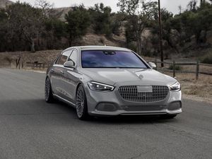 Biar Matching, Kim Kardashian Cat Ulang Mobil Sewarna Rumahnya