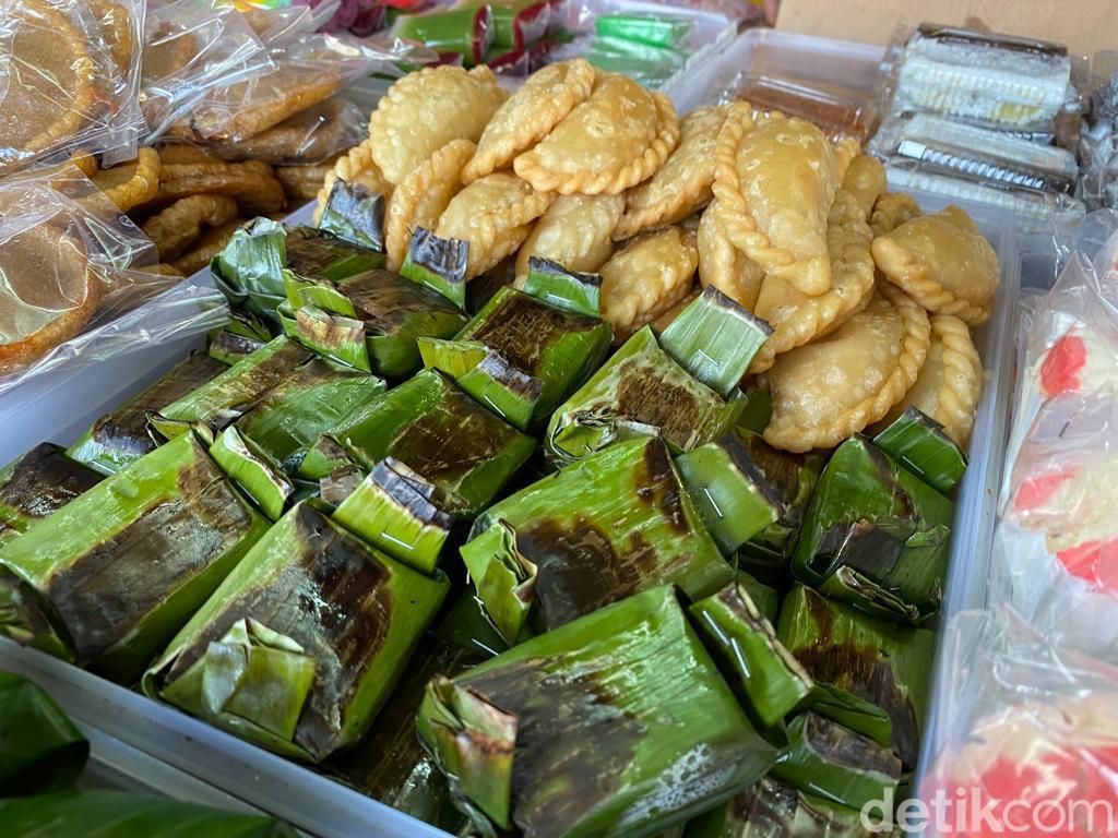 Ragam Kue Murah Meriah di Pasar Kue Subuh Saraswati