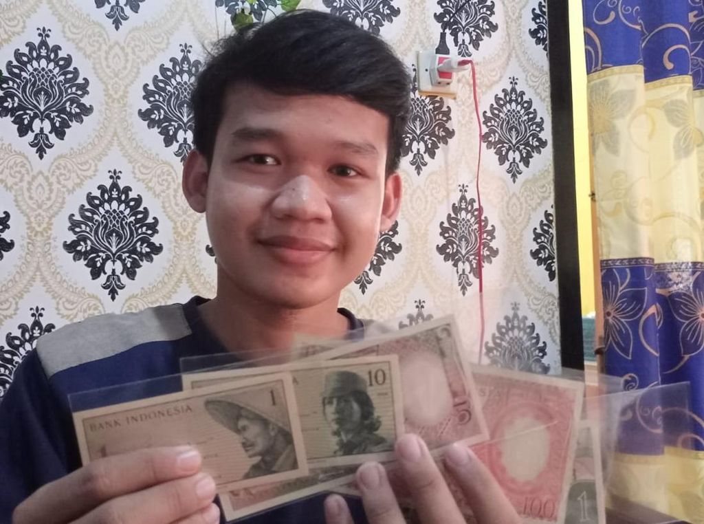 Berawal dari Iseng, Pemuda Ini Kini Jatuh Cinta ke Uang Kuno