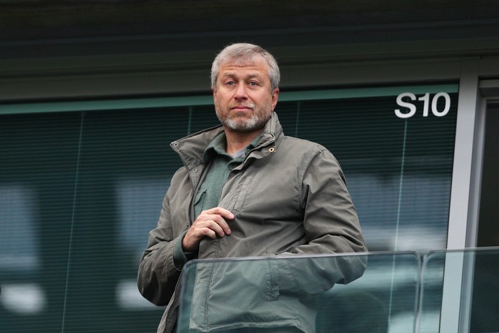 roman abramovich chelsea LONDON, ENGLAND - APRIL 16: Chelsea owner Roman Abramovich looks on from the stands during the Barclays Premier League match between Chelsea and Manchester City at Stamford Bridge on April 16, 2016 in London, England. (Photo by Paul Gilham/Getty Images)