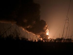 Asap Membubung! Saat Rudal Rusia Hantam Menara TV di Kiev