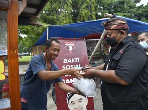 Relawan Ganjar Pakai Aplikasi untuk Bagikan Sembako di Brebes & Tegal
