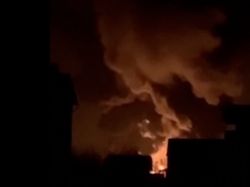 Serangan Rusia Ledakkan Kilang Minyak Ukraina