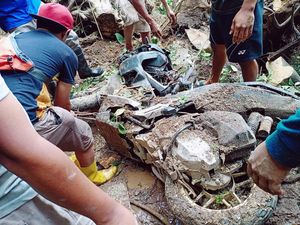 Tebing 25 Meter di Kudus Longsor Timpa 2 Pengendara Motor