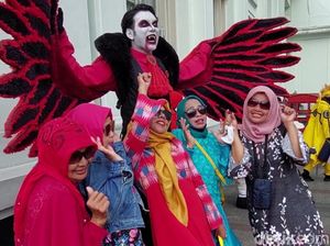 Upss... Wisatawan Asyik Foto-foto Sampai Abai Prokes