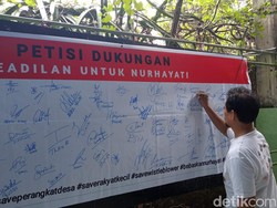 Dukung Nurhayati, Warga Desa Citemu Bubuhkan Tanda Tangan Massal