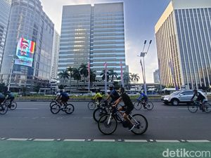 DKI PPKM Level 3, Warga Ramai Berolahraga di Sudirman-Thamrin Pagi Ini DKI PPKM Level 3, Warga Ramai Berolahraga di Sudirman-Thamrin Pagi Ini