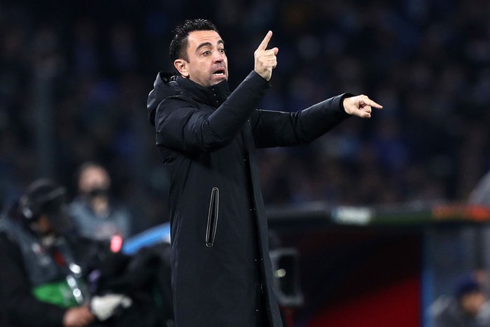 NAPLES, ITALY - FEBRUARY 24: Xavi FC Barcelona coach gestures during the UEFA Europa League Knockout Round Play-Offs Leg Two match between SSC Napoli and FC Barcelona at Stadio Diego Armando Maradona on February 24, 2022 in Naples, Italy. (Photo by Francesco Pecoraro/Getty Images)