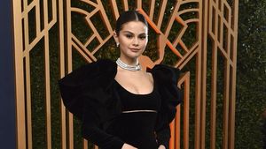 10 Artis Berbusana Terbaik di SAG Awards 2022, Tribute untuk Ukraina