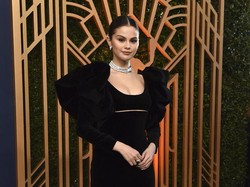 Selena Gomez Pakai Kalung Rp 14 M di SAG Awards, Tapi Pilih Nyeker