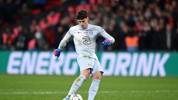 LONDON, ENGLAND - FEBRUARY 27: Kepa Arrizabalaga of Chelsea misses the deciding penalty in the penalty shoot out during the Carabao Cup Final match between Chelsea and Liverpool at Wembley Stadium on February 27, 2022 in London, England. (Photo by Shaun Botterill/Getty Images)