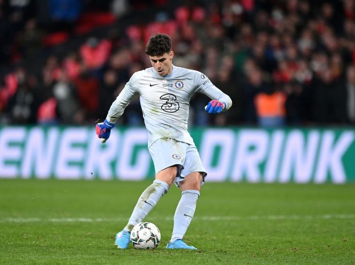 LONDON, ENGLAND - FEBRUARY 27: Kepa Arrizabalaga of Chelsea misses the deciding penalty in the penalty shoot out during the Carabao Cup Final match between Chelsea and Liverpool at Wembley Stadium on February 27, 2022 in London, England. (Photo by Shaun Botterill/Getty Images)