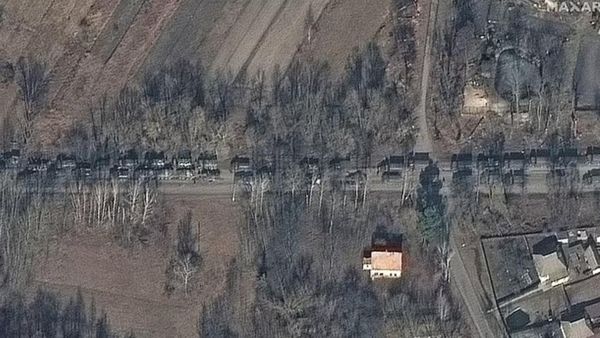 Penampakan Ukraina Hancurkan Konvoi Rusia Pakai Drone