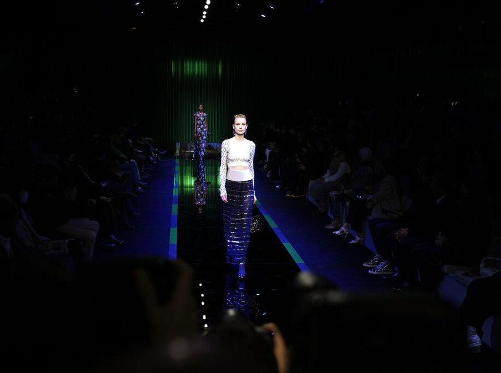 Sunyi untuk Ukraina, Giorgio Armani Gelar Fashion Show Tanpa Musik Sunyi untuk Ukraina, Giorgio Armani Gelar Fashion Show Tanpa Musik
