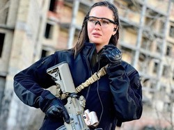 Most Pop Sepekan: Viral Miss Ukraina Angkat Senjata, Siap Lawan Pasukan Rusia