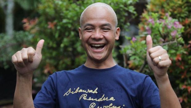 Gubernur Jawa Tengah Ganjar Pranowo mencukur gundul rambutnya sebagai wujud empati dan solidaritas terhadap para anak-anak penyintas kanker di Semarang, Senin (28/2/2022) ANTARA/HO-Humas Pemprov Jateng