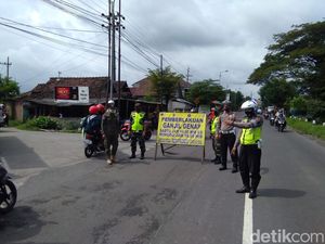 Jalur Wisata Pacet-Trawas Mojokerto Landai Gegara Hujan di Long Weekend Jalur Wisata Pacet-Trawas Mojokerto Landai Gegara Hujan di Long Weekend