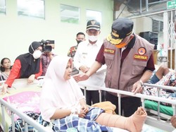 Tinjau Pengungsian, Gubernur Sumbar Dicurhati Warga Gempa Tak Henti-henti