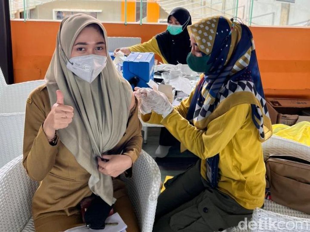 Ibu-ibu! Cek Lokasi Vaksin Booster Jakarta Berhadiah Minyak Goreng di Sini