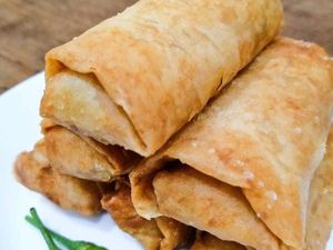 Sepi Pesanan, Desainer Grafis Ini Banting Setir Bisnis Lumpia-Waffle