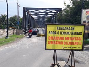 Saat Perbaikan Jembatan Glendeng Tuban Telan Biaya Rp 6 Miliar Kembali Rusak Saat Perbaikan Jembatan Glendeng Tuban Telan Biaya Rp 6 Miliar Kembali Rusak