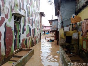 Warga Kampung Aur Tagih Janji Bobby Usai Rumah Direndam Banjir 3 Meter