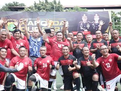 Saat Kapolda Metro dan Kapolda Kepri Silaturahmi di Lapangan Bola