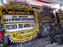 Kirim Karangan Bunga, Jokowi Juga Dijadwalkan Melayat Pakde Miyono