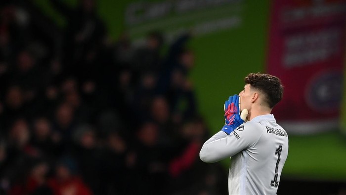 LONDON, ENGLAND - FEBRUARY 27: Kepa Arrizabalaga of Chelsea looks dejected after missing the deciding penalty in the penalty shoot out during the Carabao Cup Final match between Chelsea and Liverpool at Wembley Stadium on February 27, 2022 in London, England. (Photo by Michael Regan/Getty Images)