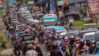 Ngeri! 27.000 Kendaraan Masih Terjebak di Jalur Puncak