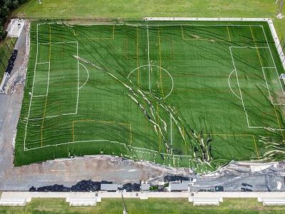 Lapangan Sepakbola di Australia Hancur Diterjang Banjir