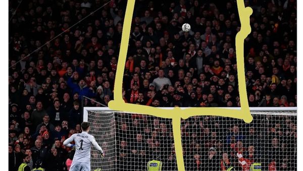 Tendangan Kepa Mengangkasa, Fans Liverpool Teriak #YNWA di Linimasa