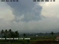 Gunung Semeru Kembali Luncurkan Awan Panas